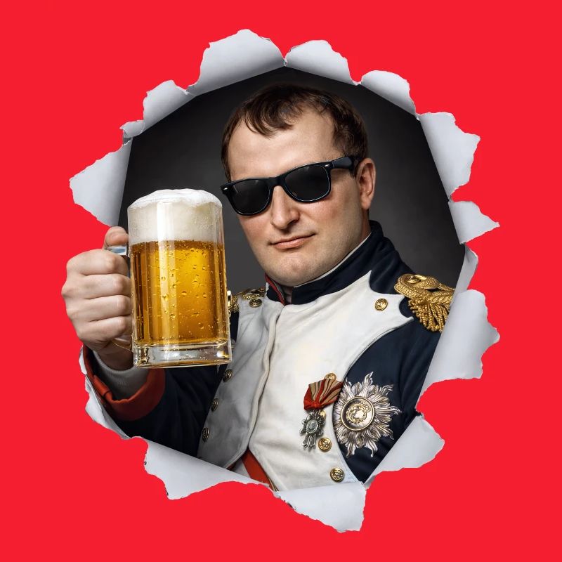 Napoleon hält ein Bier