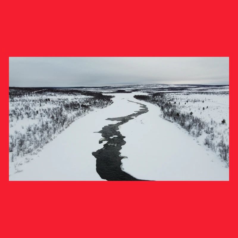 Une rivière sinueuse dans un paysage enneigé