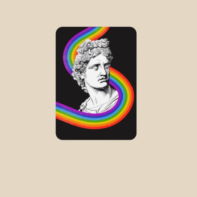 Klassische Statue mit leuchtendem Regenbogen