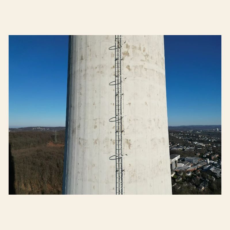 Hochspannender Turm über Stadt Cuno Herdecke