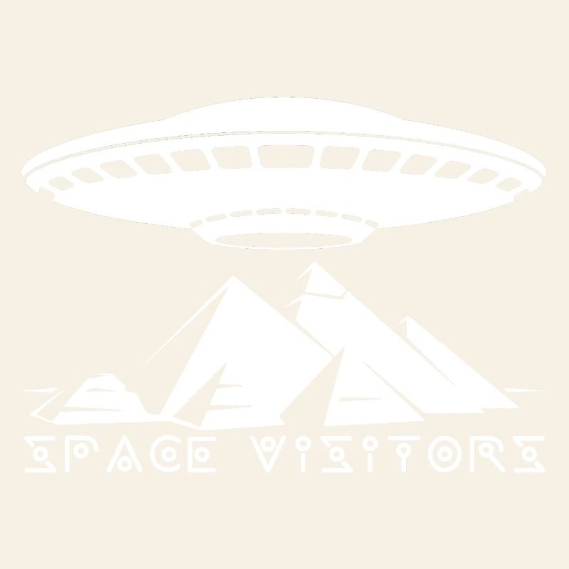 Les visiteurs et les pyramides blanches