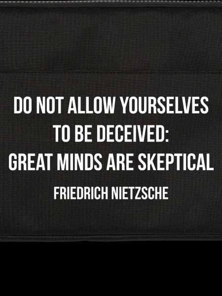 Skeptical Minds Nietzsche-Zitat-Tee