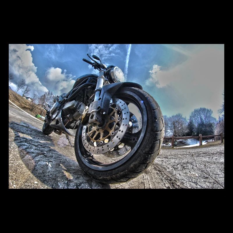 Frontalmotorrad auf der Straße