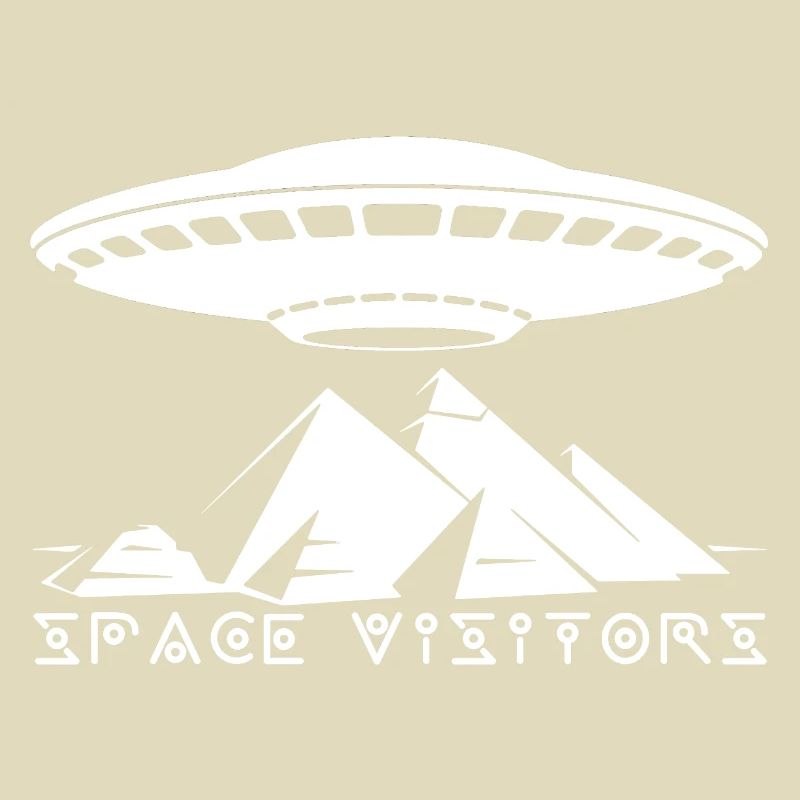 Les visiteurs et les pyramides blanches