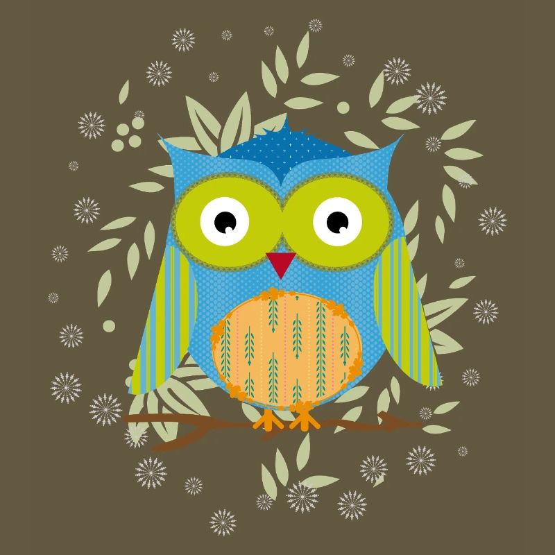 Hibou patchwork élégant sur une branche dans une mer de feuilles