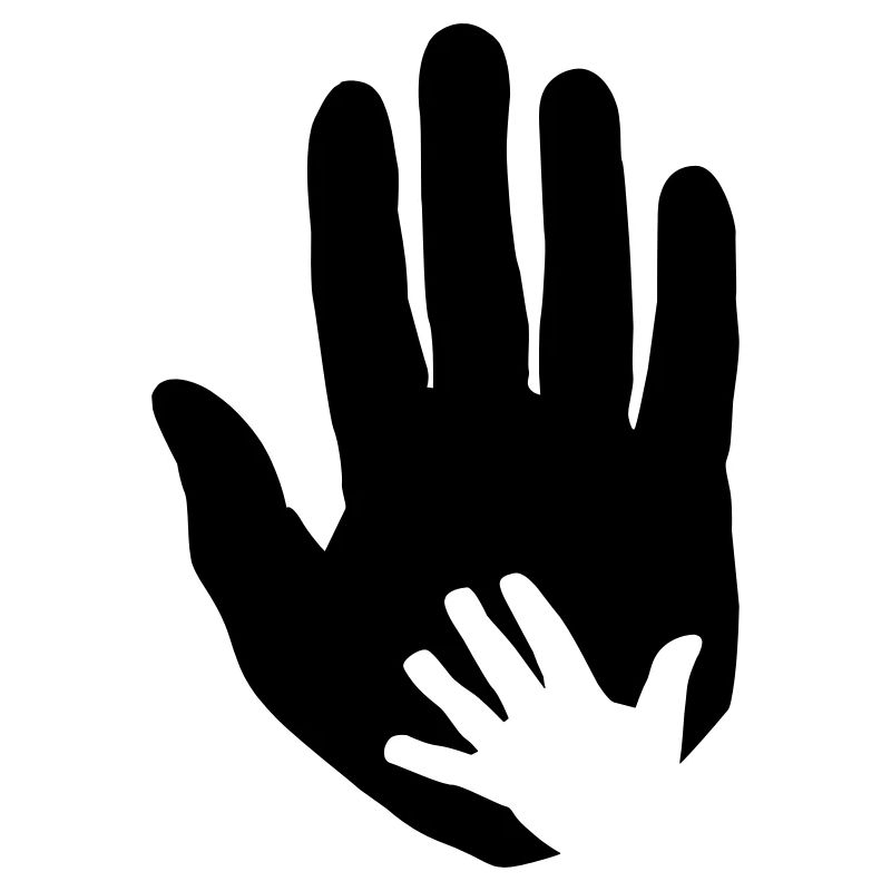 Bébé, main d’enfant dans la main du parent adulte.