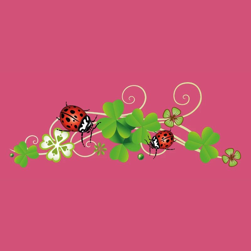 Trèfle, trèfle chanceux avec des coccinelles.
