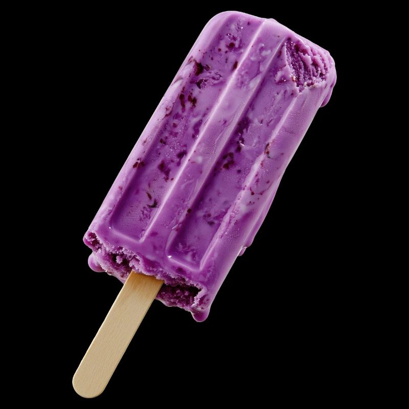 Glace violette sur un bâtonnet