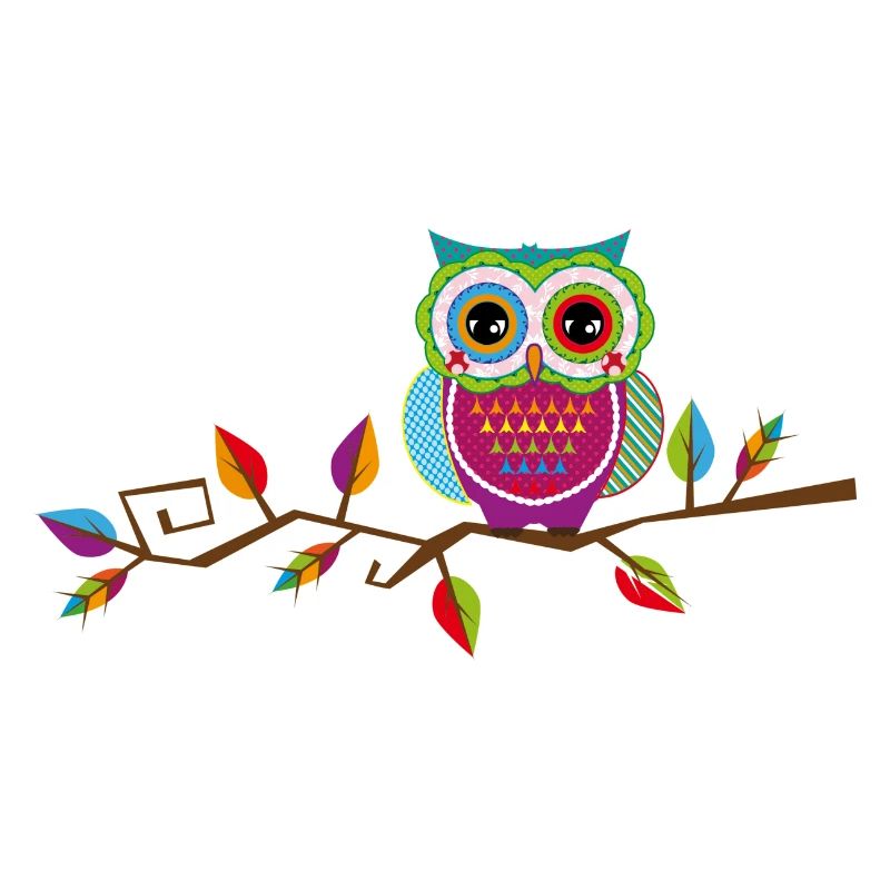 farbenfrohe Eule sitzt auf einem herbstlichen Ast