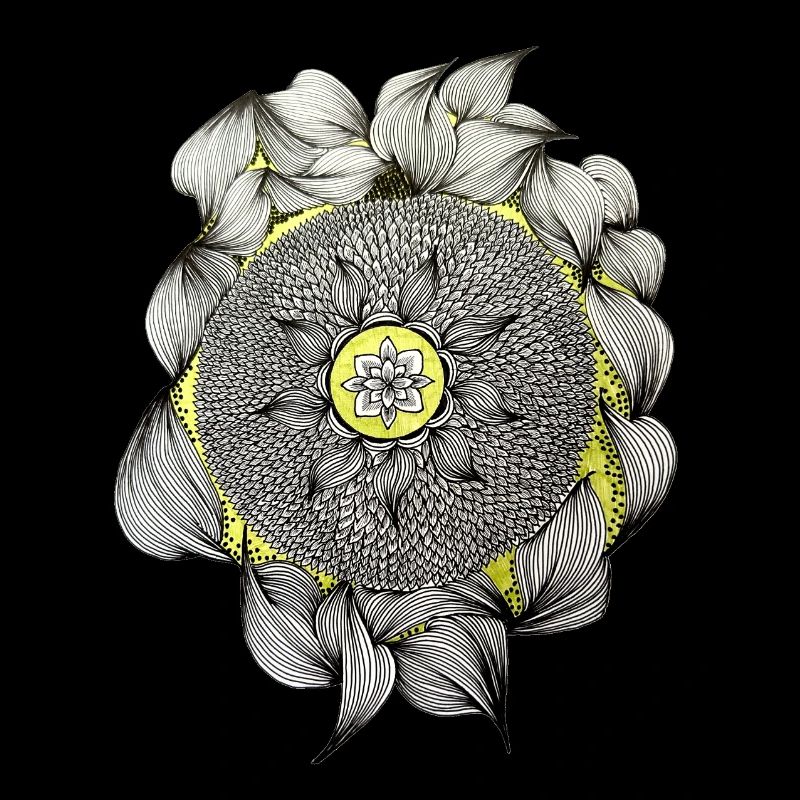 Fleur de mandala avec un accent jaune magique