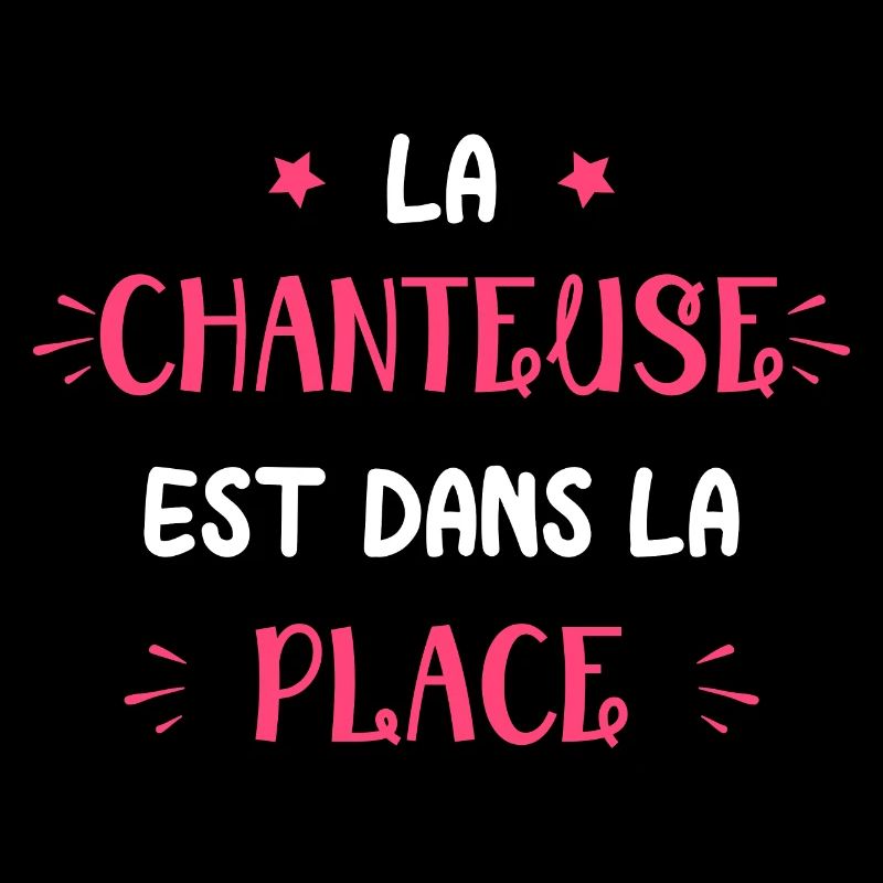 La chanteuse est dans la place