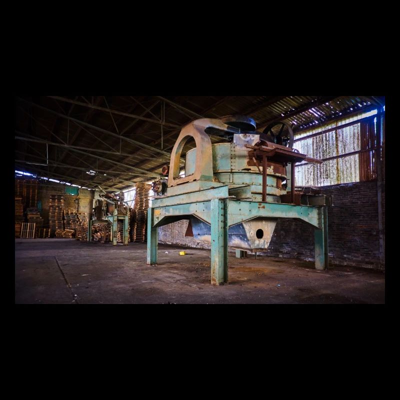 Urbex Photography | Abandoned rusty machine