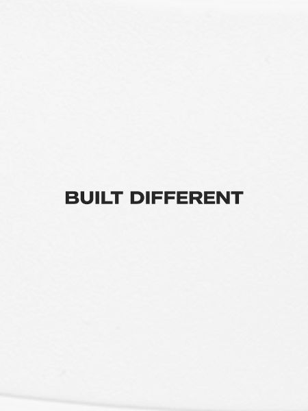 Construit différemment