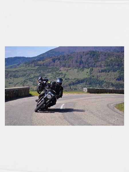 Motorrad liegt im Wind