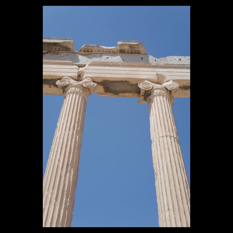 Colonnes antiques sous le ciel bleu, Acropole