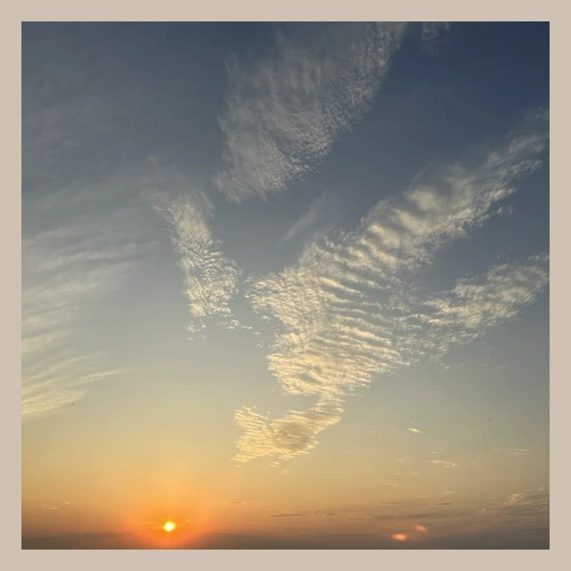 Ciel du soir avec mer de nuages