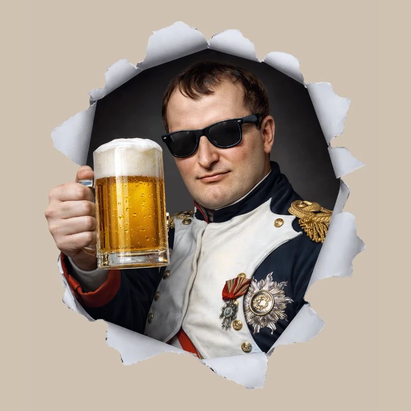 Napoleon hält ein Bier