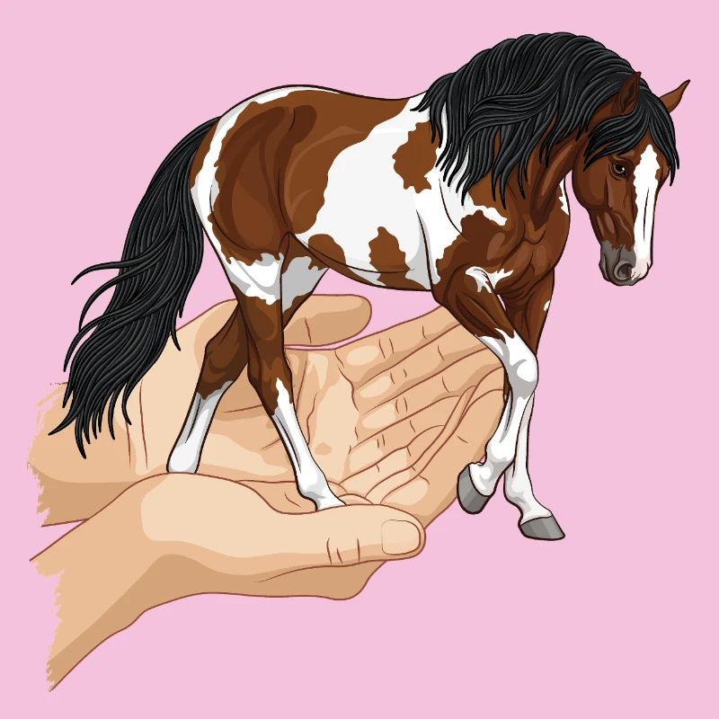 Un cheval pie qui sort de deux mains jointes