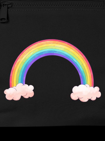 Regenbogenbogen mit Wolken