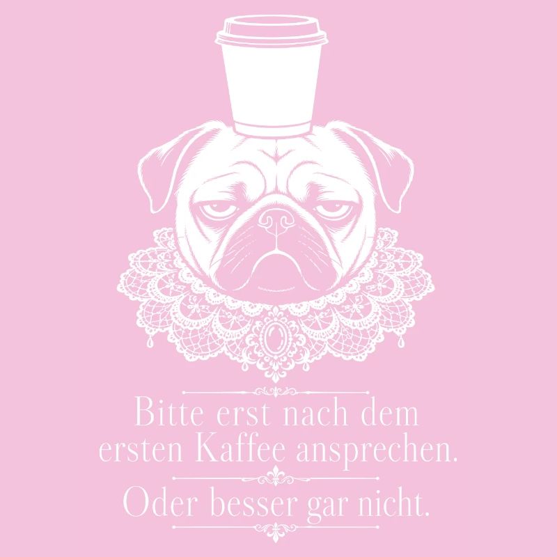 Grimmiger Mops balanciert einen Kaffeebecher