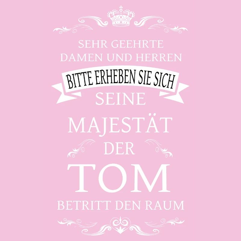 Sa Majesté le Tom entre dans la pièce