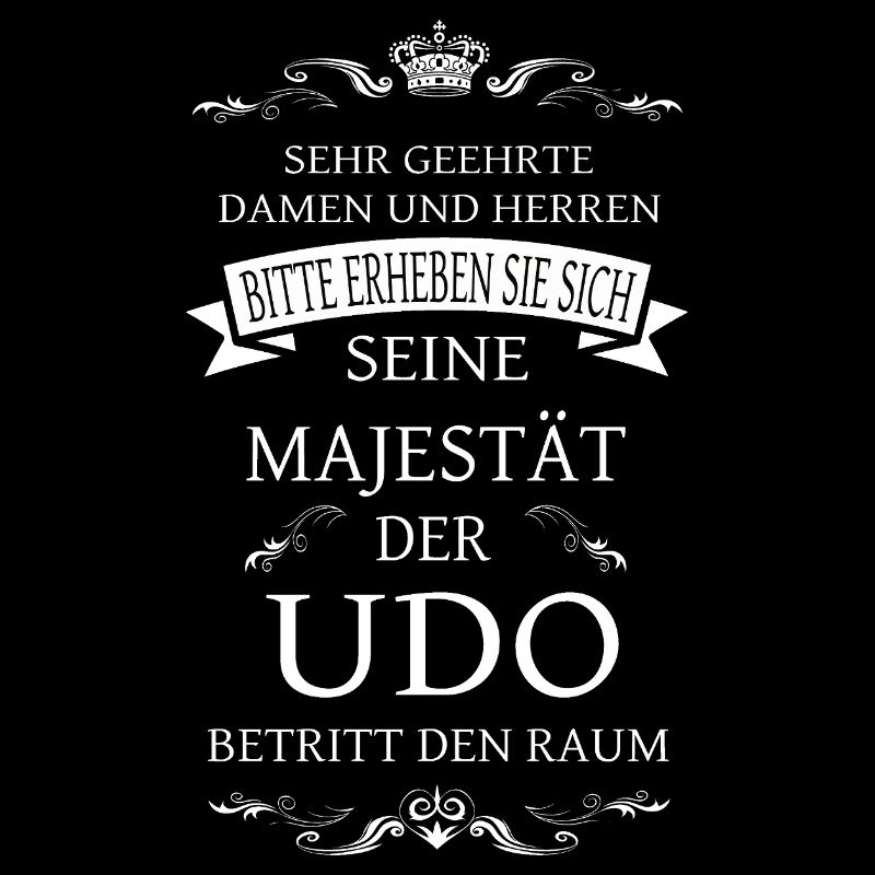 Sa Majesté Udo entre dans la pièce