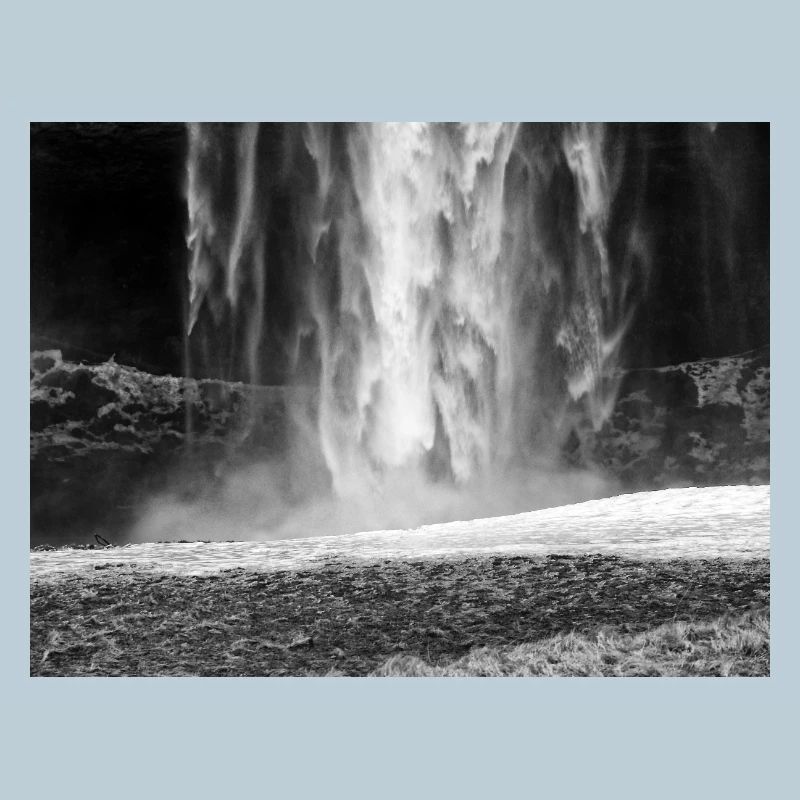 Monochromer Wasserfallnebel