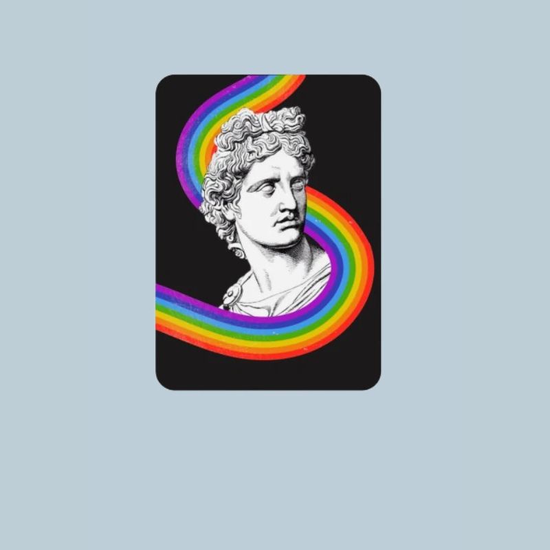Klassische Statue mit leuchtendem Regenbogen