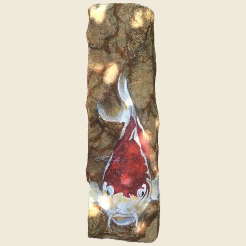 Poissons koi sur marbre rustique