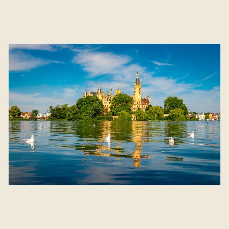 Le château de Schwerin en été