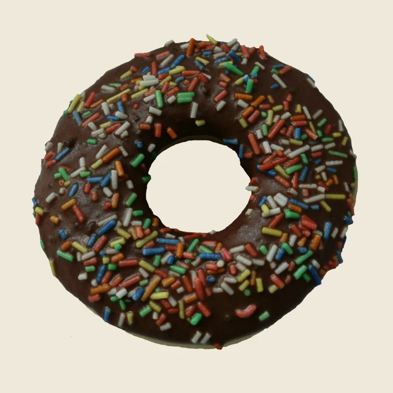Beignet au chocolat avec des pépites colorées