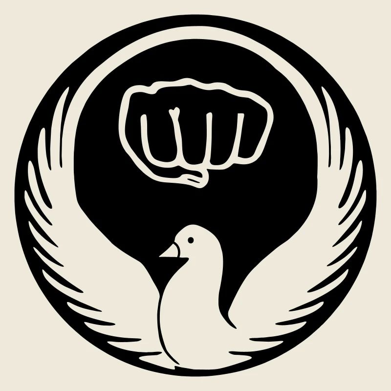 Wado pigeon avec poing de karaté