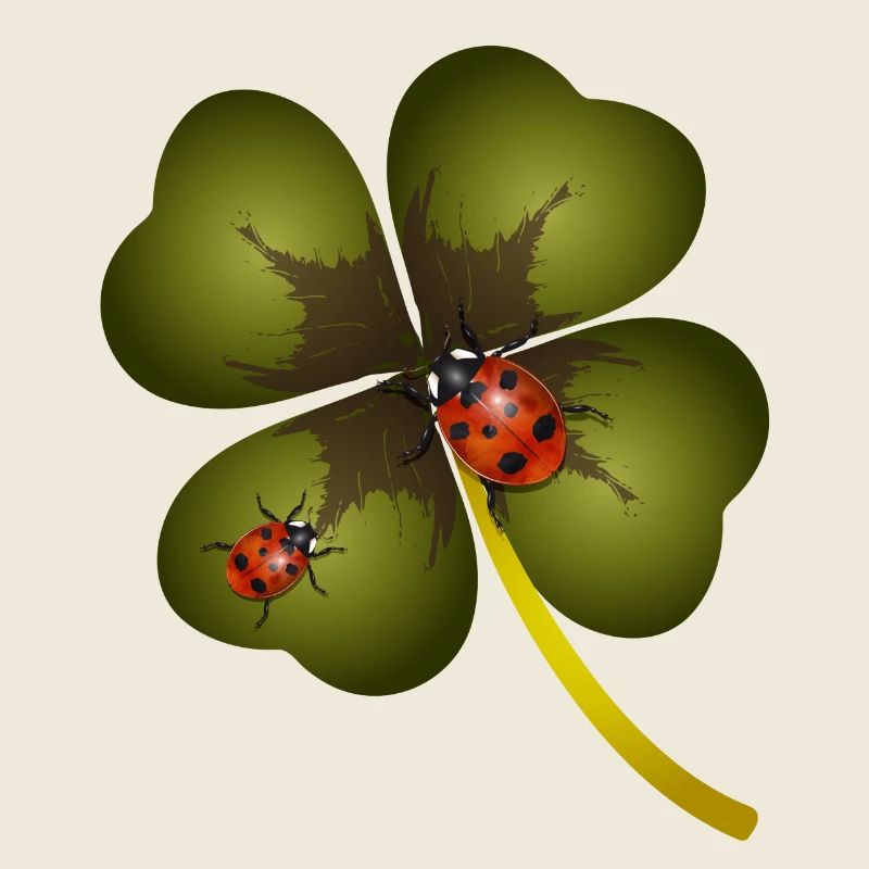 Un trèfle à quatre feuilles avec deux coccinelles