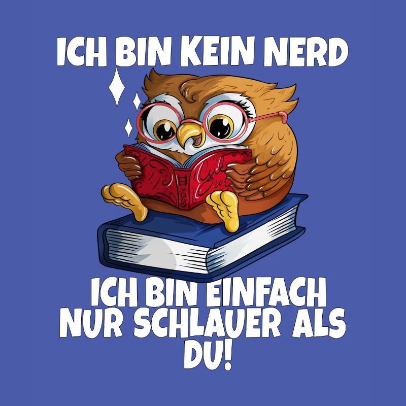 Eule mit heißem Tee Gemütlich ein Buch lesen