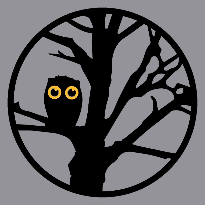 Eine Eule sitzt auf einem Baum