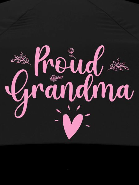 Fière grand-mère.