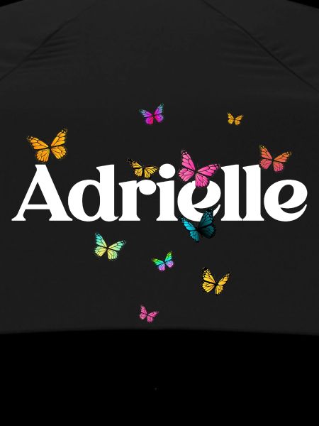 Schöner Mädchenname mit Schmetterlingen ADRIELLE