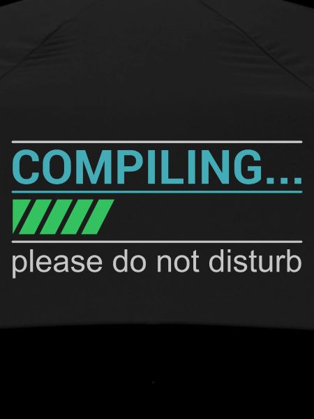 Lustiges Programmierer T-Shirt - Compiling Please