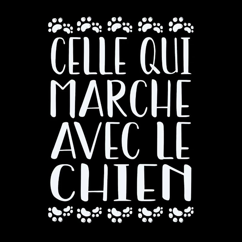 celle qui marche avec le chien