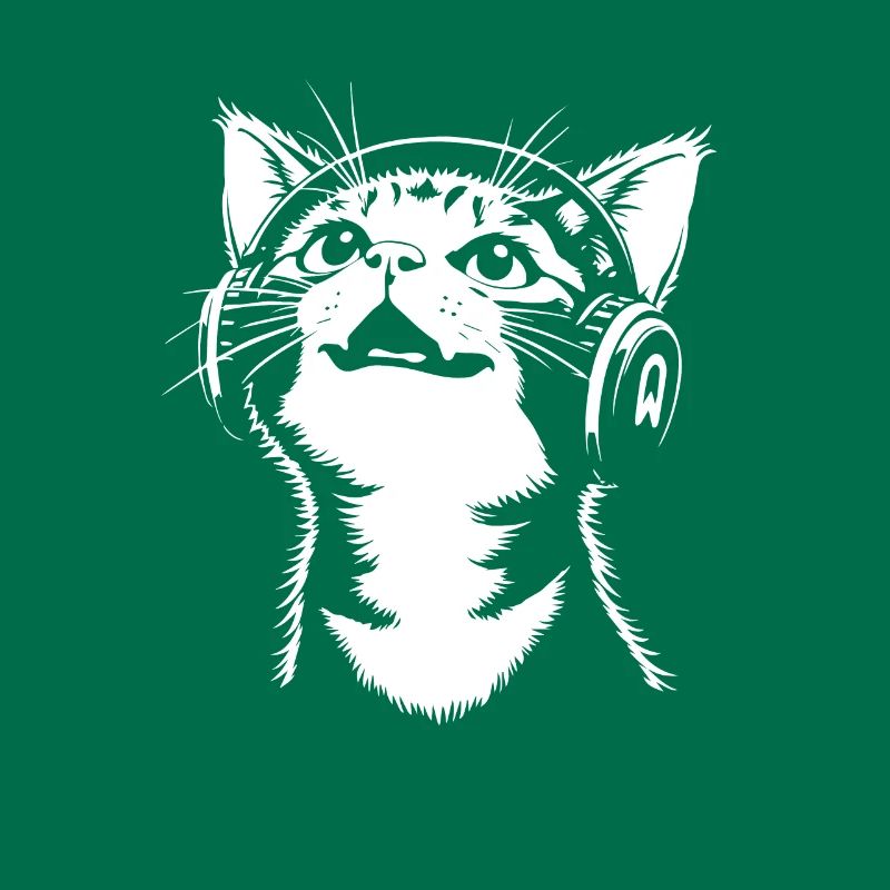 Chat mignon avec des écouteurs - écouter de la musique