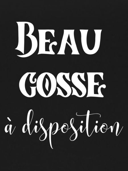 Beau gosse à disposition