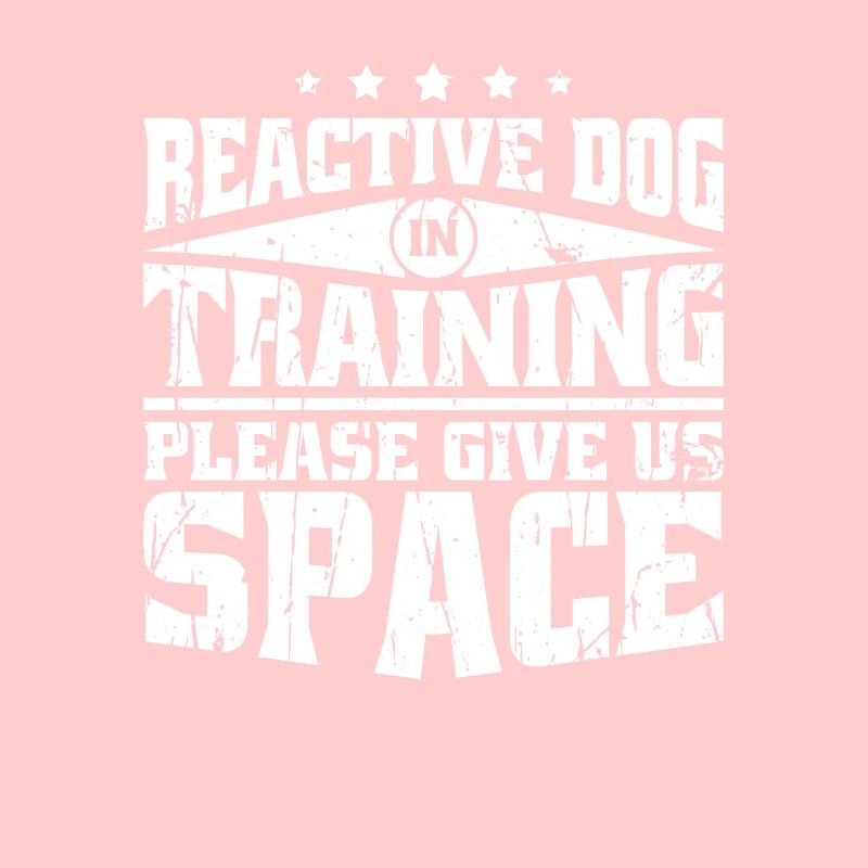 Chien réactif en formation S’il vous plaît donnez-nous de l’espace -
