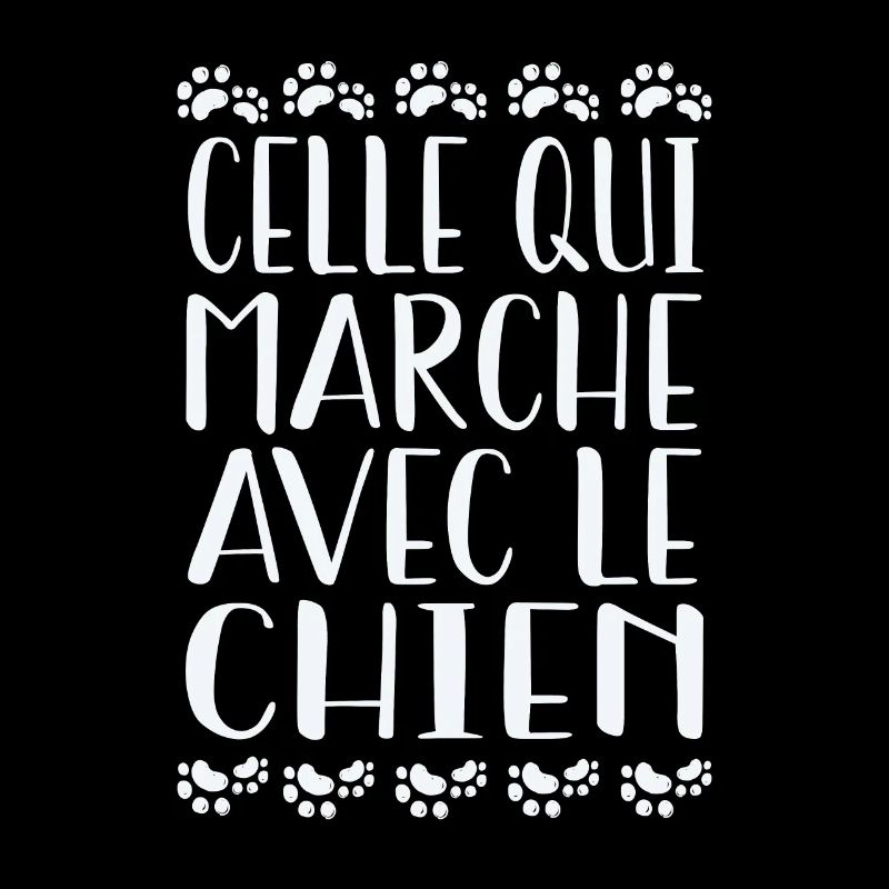 celle qui marche avec le chien