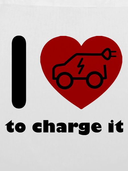 Herz und Elektroauto-Liebe