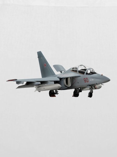 Grauer Jet Yak-130