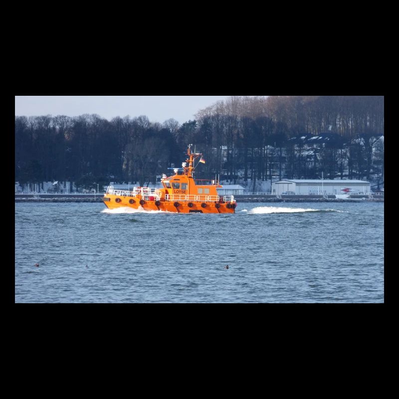 Lotsenboot einlaufend Travemünde