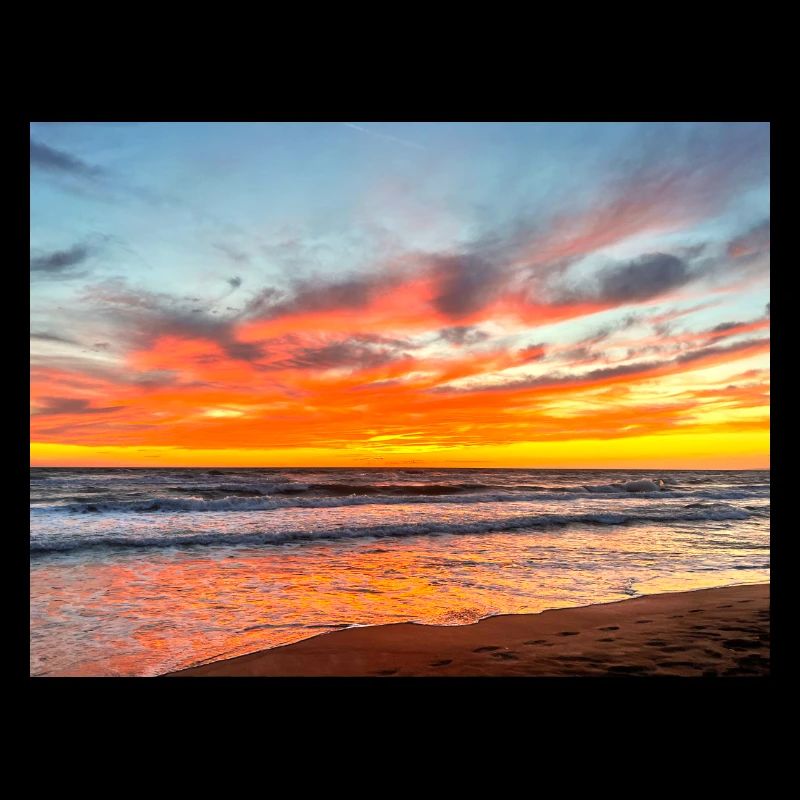 Coucher de soleil rouge sur la mer