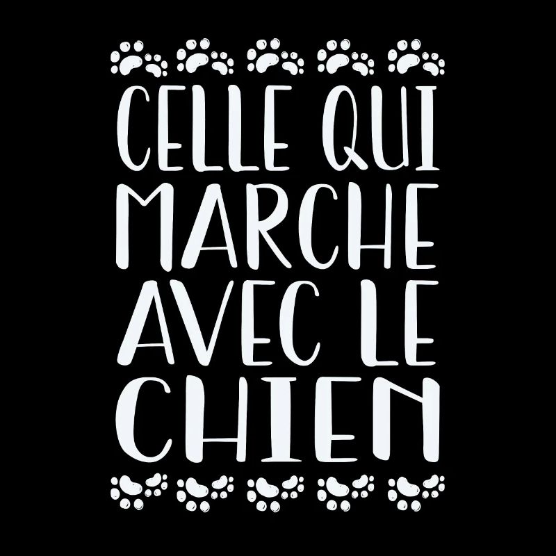 celle qui marche avec le chien