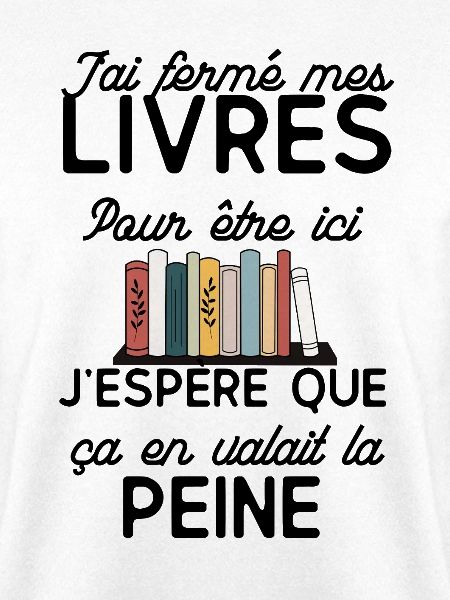 Pastellfarbenes Bücherregal