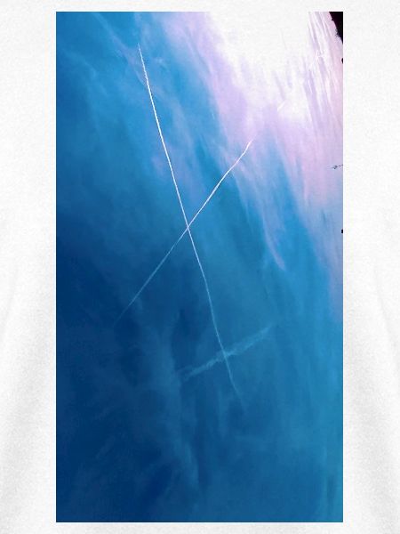 Kreuz der Kondensstreifen im Himmel